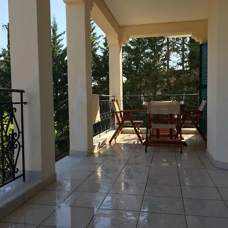 Flat With Garden * Karavádhos